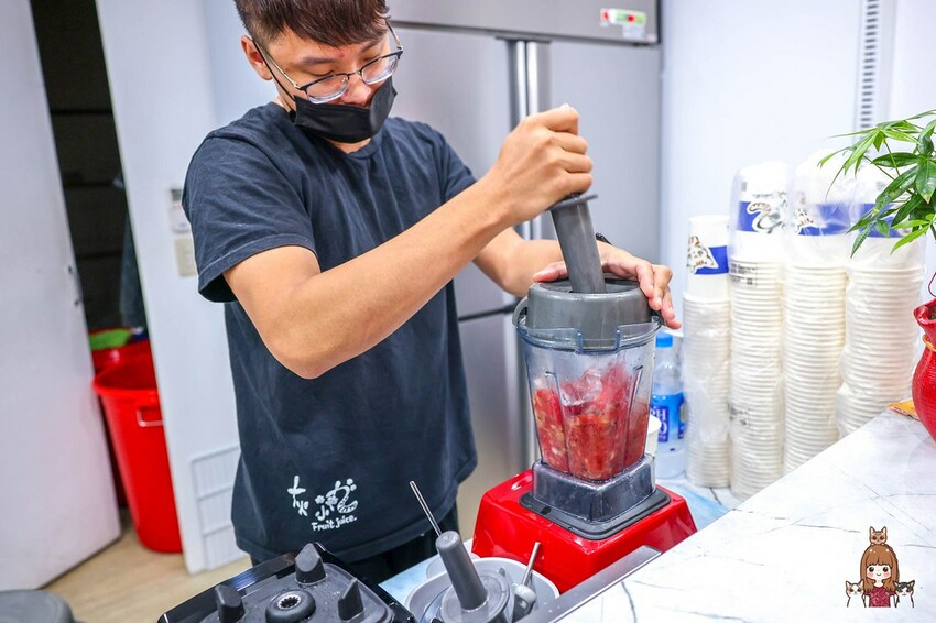 新開幕，新鮮現打果汁不加水不加糖，口感濃郁好喝！可愛店貓當家超療癒