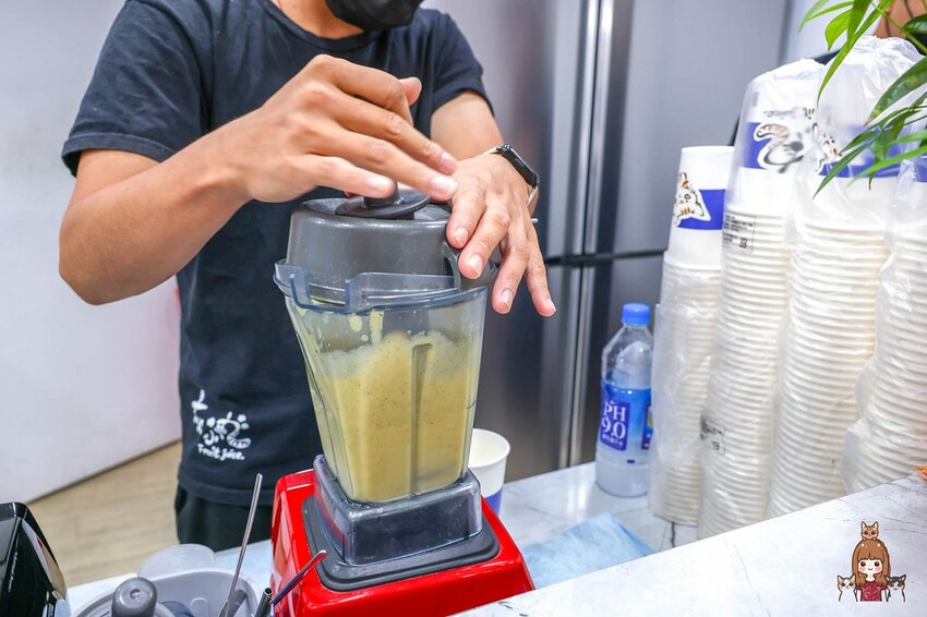 新開幕，新鮮現打果汁不加水不加糖，口感濃郁好喝！可愛店貓當家超療癒
