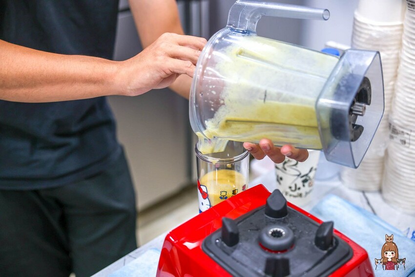 新開幕，新鮮現打果汁不加水不加糖，口感濃郁好喝！可愛店貓當家超療癒