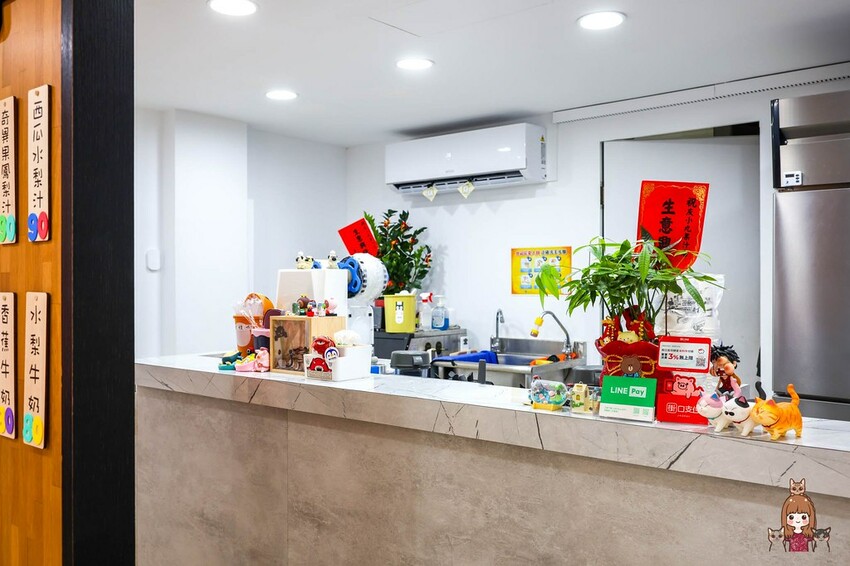 新開幕，新鮮現打果汁不加水不加糖，口感濃郁好喝！可愛店貓當家超療癒