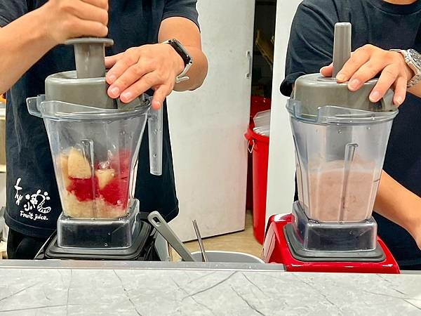 *（士林果汁）灰小丸果汁店～獨特西瓜水梨汁、超濃木瓜牛奶、火