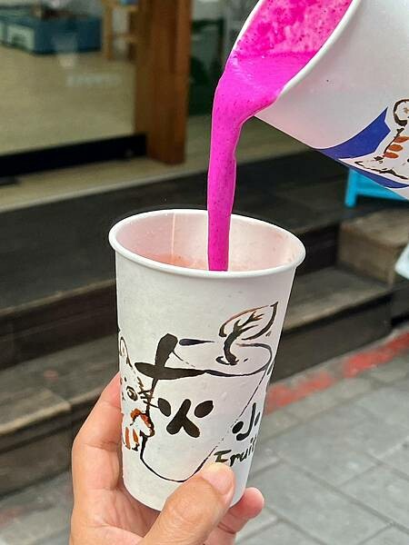 *（士林果汁）灰小丸果汁店～獨特西瓜水梨汁、超濃木瓜牛奶、火