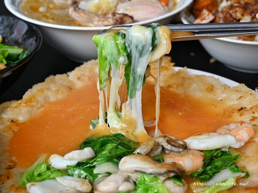 哩賀蚵仔煎|這間蚵仔煎好狂,不只超脆皮,竟然會勘西!還有超多料的肉羹湯也是人氣必點