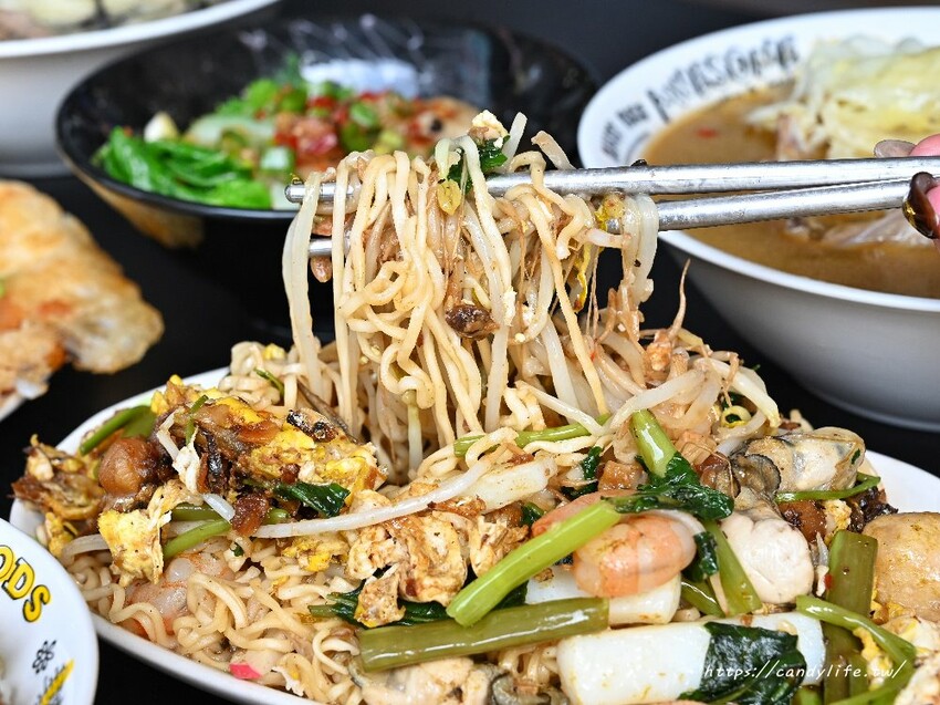 哩賀蚵仔煎|這間蚵仔煎好狂,不只超脆皮,竟然會勘西!還有超多料的肉羹湯也是人氣必點