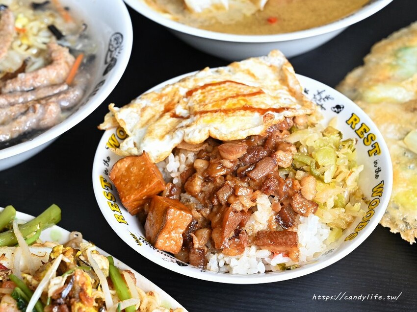 哩賀蚵仔煎|這間蚵仔煎好狂,不只超脆皮,竟然會勘西!還有超多料的肉羹湯也是人氣必點