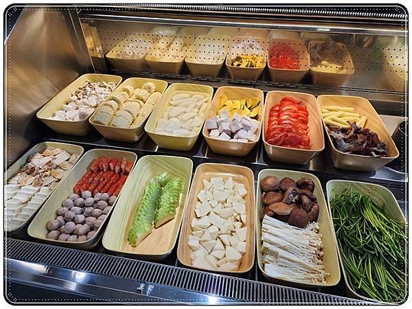 南投埔里《渡之島日高鍋物》豔夏也擋不住的火鍋饗宴！壽喜燒、牛奶鍋與20+時蔬的極致誘惑