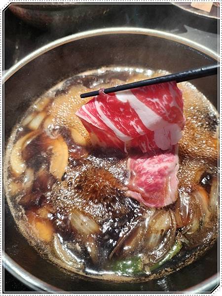 南投埔里《渡之島日高鍋物》豔夏也擋不住的火鍋饗宴！壽喜燒、牛奶鍋與20+時蔬的極致誘惑