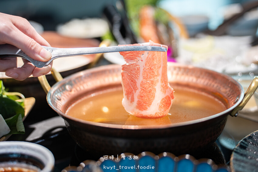 南投埔里火鍋餐廳推薦_渡之島日高鍋物,鱸魚免費吃!火鍋放題,20種小農蔬菜、18度C霜淇淋,埔里美食餐廳推薦_2025菜單 – 冠婷生活趣