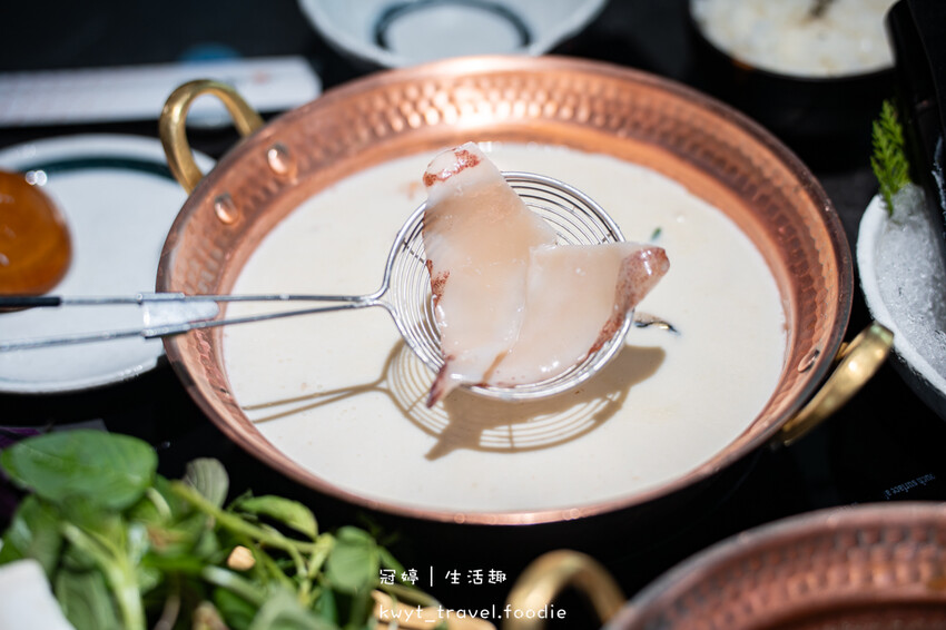 南投埔里火鍋餐廳推薦_渡之島日高鍋物,鱸魚免費吃!火鍋放題,20種小農蔬菜、18度C霜淇淋,埔里美食餐廳推薦_2025菜單 – 冠婷生活趣