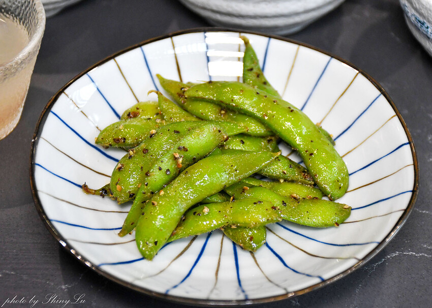 18度C旗下的高質感火鍋店，食材新鮮高品質，就連蔬菜都很有水準