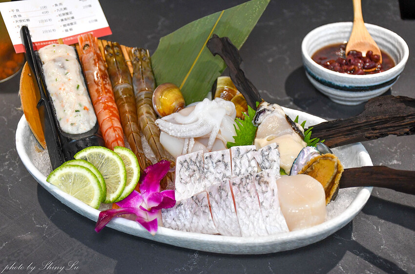 18度C旗下的高質感火鍋店，食材新鮮高品質，就連蔬菜都很有水準