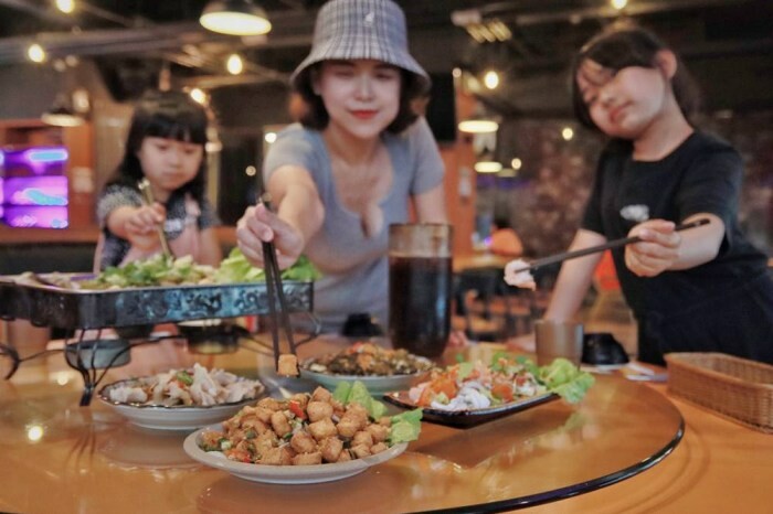 桃園景點｜一山景觀咖啡｜台七線咖啡廳，居高臨下盡收絕美的湖光山色！