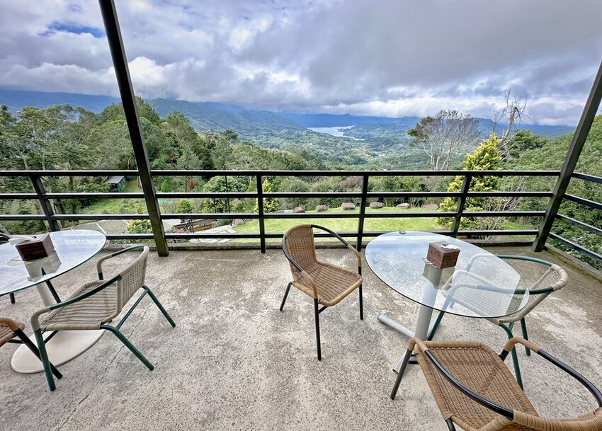 桃園景點｜一山景觀咖啡｜台七線咖啡廳，居高臨下盡收絕美的湖光山色！