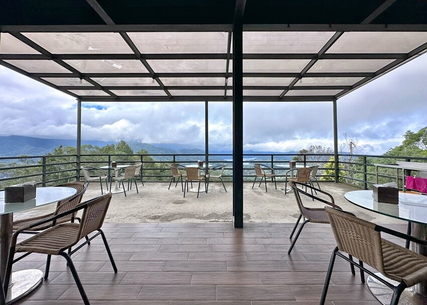 桃園景點｜一山景觀咖啡｜台七線咖啡廳，居高臨下盡收絕美的湖光山色！