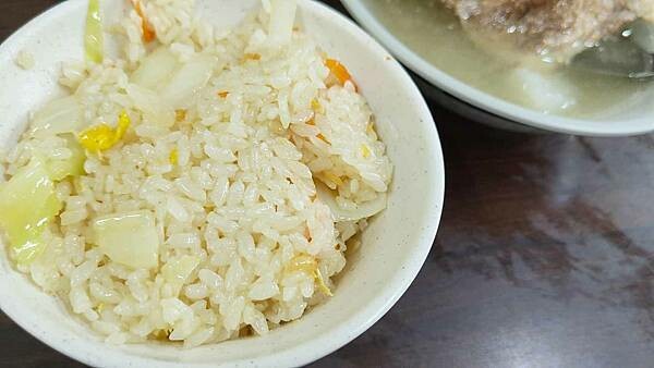 艋舺原汁排骨湯｜下雨天也大爆人潮的超級巷弄排骨湯店