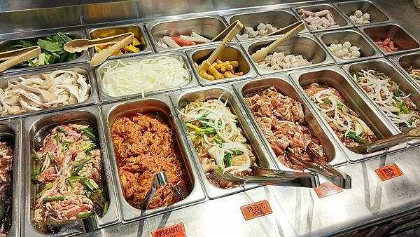 艋舺原汁排骨湯｜下雨天也大爆人潮的超級巷弄排骨湯店