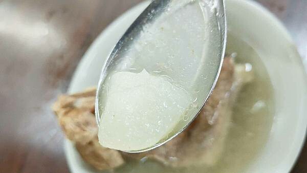 艋舺原汁排骨湯｜下雨天也大爆人潮的超級巷弄排骨湯店