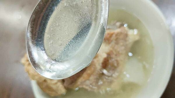 艋舺原汁排骨湯｜下雨天也大爆人潮的超級巷弄排骨湯店