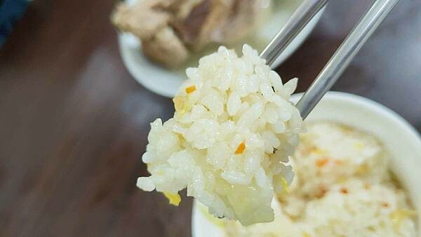 艋舺原汁排骨湯｜下雨天也大爆人潮的超級巷弄排骨湯店