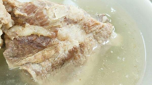 艋舺原汁排骨湯｜下雨天也大爆人潮的超級巷弄排骨湯店