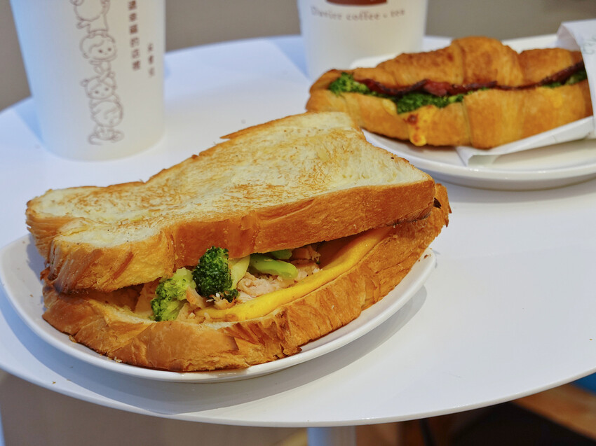 桃園市區—凱莉日嚐｜坐落藝文空間中的寧靜咖啡廳｜桃園藝文特區、莊敬國小、中正公園