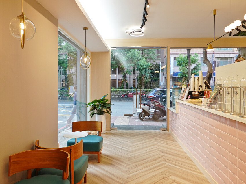 桃園市區—凱莉日嚐｜坐落藝文空間中的寧靜咖啡廳｜桃園藝文特區、莊敬國小、中正公園