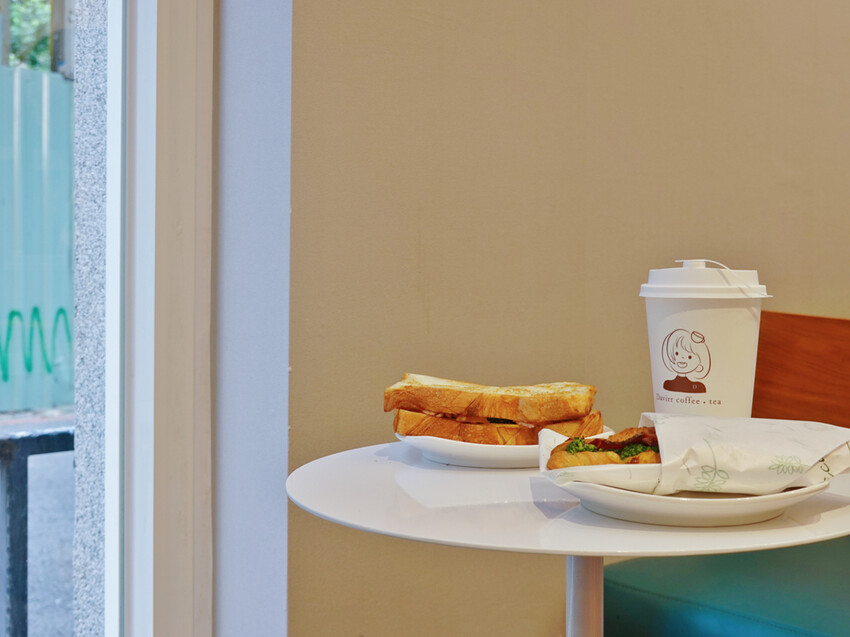 桃園市區—凱莉日嚐｜坐落藝文空間中的寧靜咖啡廳｜桃園藝文特區、莊敬國小、中正公園