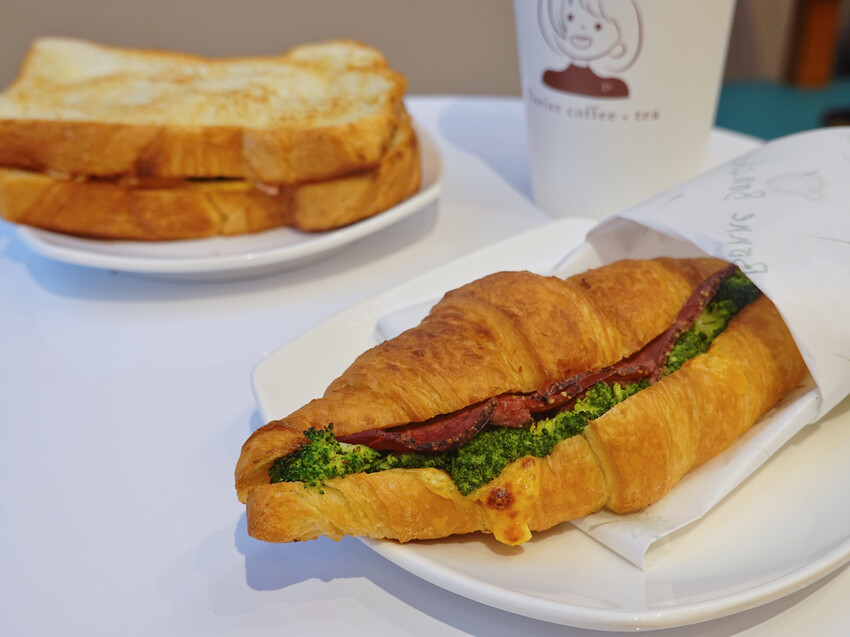 桃園市區—凱莉日嚐｜坐落藝文空間中的寧靜咖啡廳｜桃園藝文特區、莊敬國小、中正公園