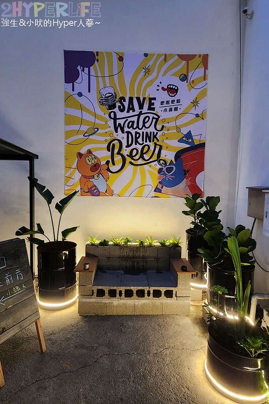 海線塗鴉風格貨櫃屋9吧,距離清水高美溼地只要15分的隱藏版美食~美式漢堡和精釀啤9都推薦耶!