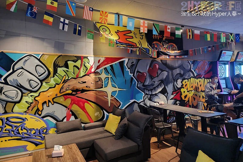 海線塗鴉風格貨櫃屋9吧,距離清水高美溼地只要15分的隱藏版美食~美式漢堡和精釀啤9都推薦耶!