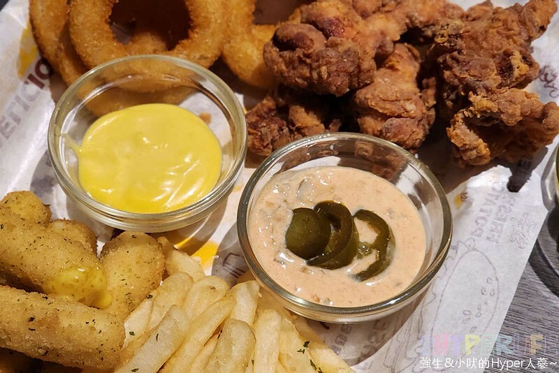 海線塗鴉風格貨櫃屋9吧,距離清水高美溼地只要15分的隱藏版美食~美式漢堡和精釀啤9都推薦耶!