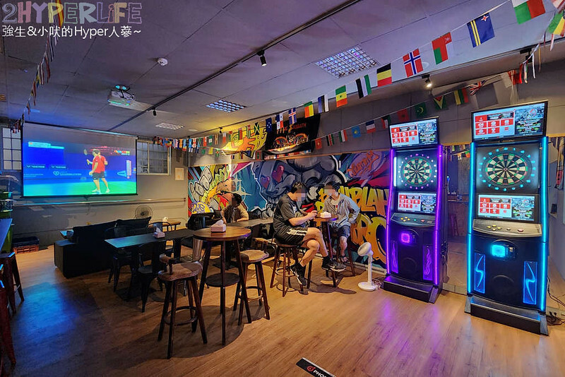 海線塗鴉風格貨櫃屋9吧,距離清水高美溼地只要15分的隱藏版美食~美式漢堡和精釀啤9都推薦耶!