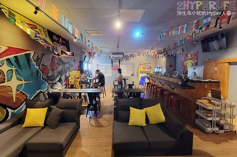 海線塗鴉風格貨櫃屋9吧,距離清水高美溼地只要15分的隱藏版美食~美式漢堡和精釀啤9都推薦耶!