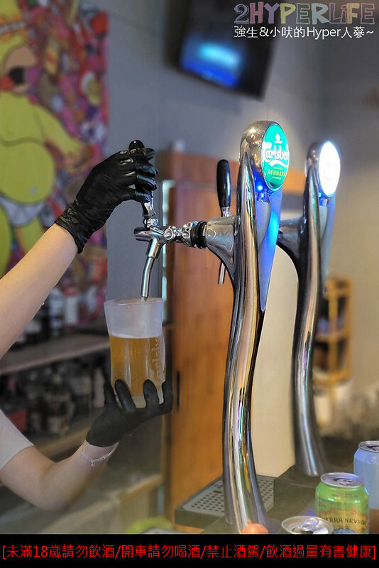 海線塗鴉風格貨櫃屋9吧,距離清水高美溼地只要15分的隱藏版美食~美式漢堡和精釀啤9都推薦耶!