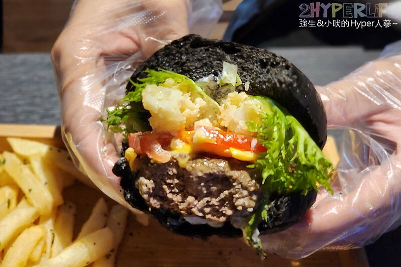 海線塗鴉風格貨櫃屋9吧,距離清水高美溼地只要15分的隱藏版美食~美式漢堡和精釀啤9都推薦耶!