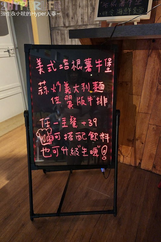 海線塗鴉風格貨櫃屋9吧,距離清水高美溼地只要15分的隱藏版美食~美式漢堡和精釀啤9都推薦耶!