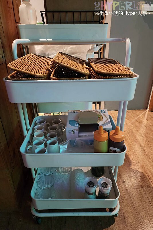 海線塗鴉風格貨櫃屋9吧,距離清水高美溼地只要15分的隱藏版美食~美式漢堡和精釀啤9都推薦耶!