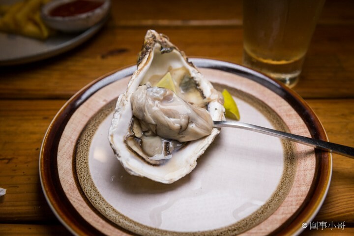 宜蘭蘇澳美食餐酒宵夜-港口小販port bistro，美味的餐點再加上讓人放鬆的環境，再來杯小酒就更完美啦！開車不喝酒喝酒不開車！ @圍事小哥的幸福相框