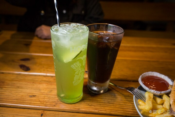 宜蘭蘇澳美食餐酒宵夜-港口小販port bistro，美味的餐點再加上讓人放鬆的環境，再來杯小酒就更完美啦！開車不喝酒喝酒不開車！ @圍事小哥的幸福相框