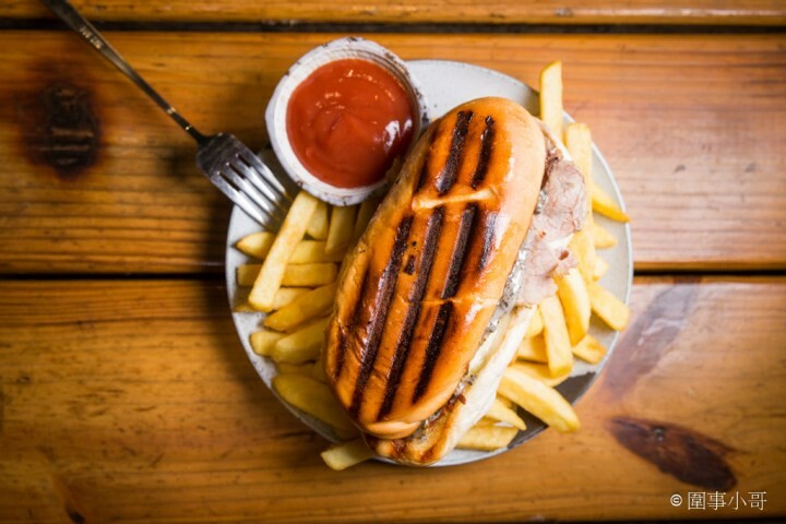 宜蘭蘇澳美食餐酒宵夜-港口小販port bistro，美味的餐點再加上讓人放鬆的環境，再來杯小酒就更完美啦！開車不喝酒喝酒不開車！ @圍事小哥的幸福相框