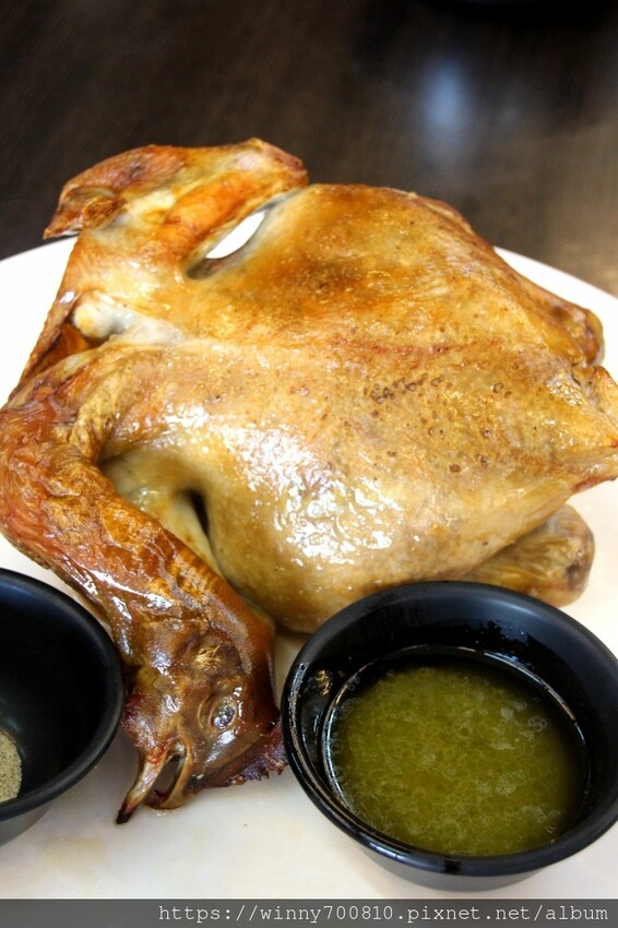 宜蘭縣五結鄉宜蘭/五結「百匯窯烤雞海鮮快炒餐廳」二連霸榮獲十大好食餐廳、評審米其林主廚江振誠、窯烤雞、五更腸旺！