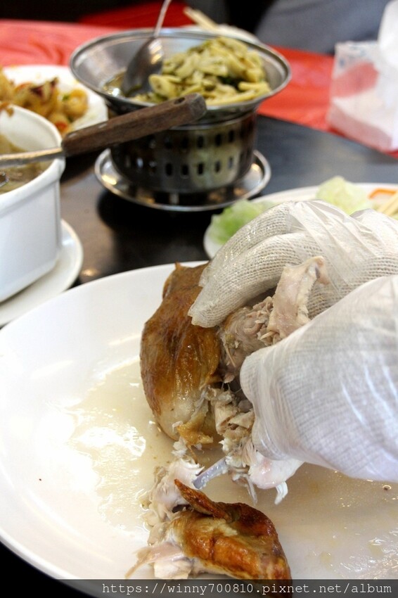 宜蘭縣五結鄉宜蘭/五結「百匯窯烤雞海鮮快炒餐廳」二連霸榮獲十大好食餐廳、評審米其林主廚江振誠、窯烤雞、五更腸旺！