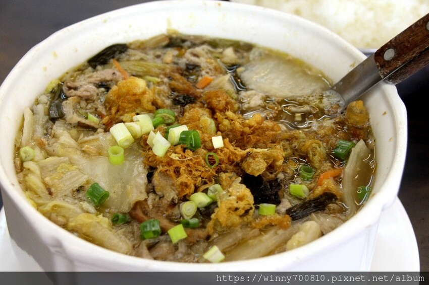 宜蘭縣五結鄉宜蘭/五結「百匯窯烤雞海鮮快炒餐廳」二連霸榮獲十大好食餐廳、評審米其林主廚江振誠、窯烤雞、五更腸旺！