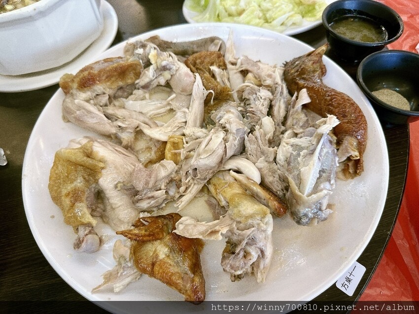 宜蘭縣五結鄉宜蘭/五結「百匯窯烤雞海鮮快炒餐廳」二連霸榮獲十大好食餐廳、評審米其林主廚江振誠、窯烤雞、五更腸旺！