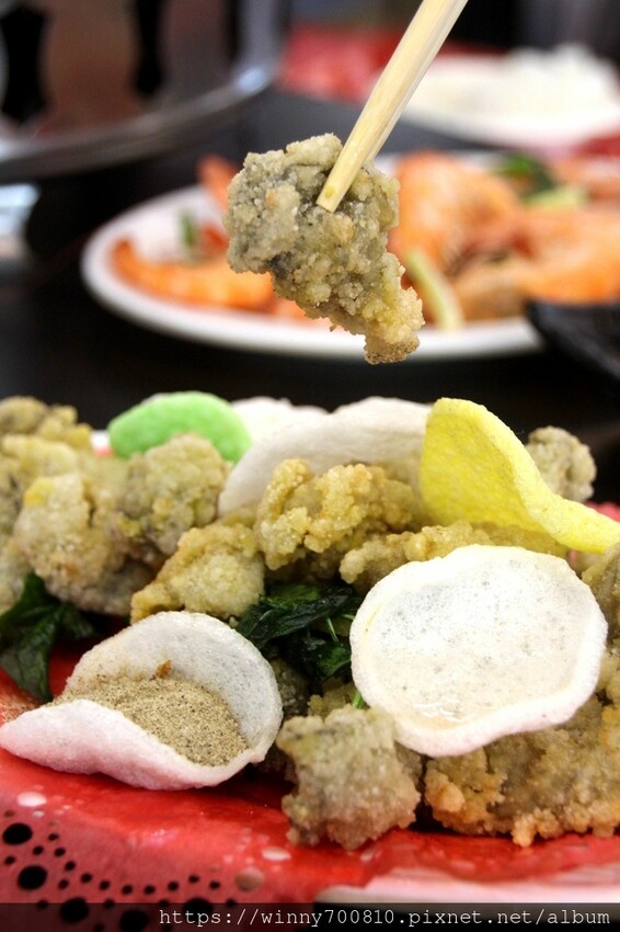 宜蘭縣五結鄉宜蘭/五結「百匯窯烤雞海鮮快炒餐廳」二連霸榮獲十大好食餐廳、評審米其林主廚江振誠、窯烤雞、五更腸旺！