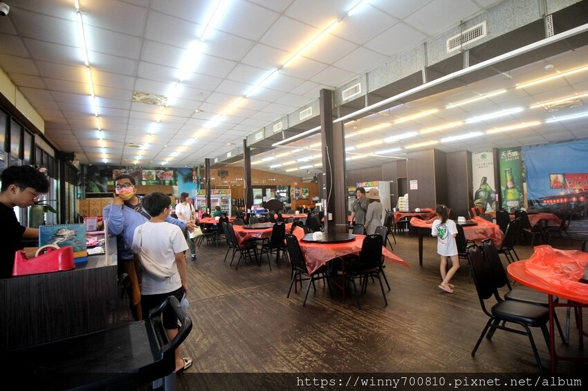 宜蘭縣五結鄉宜蘭/五結「百匯窯烤雞海鮮快炒餐廳」二連霸榮獲十大好食餐廳、評審米其林主廚江振誠、窯烤雞、五更腸旺！