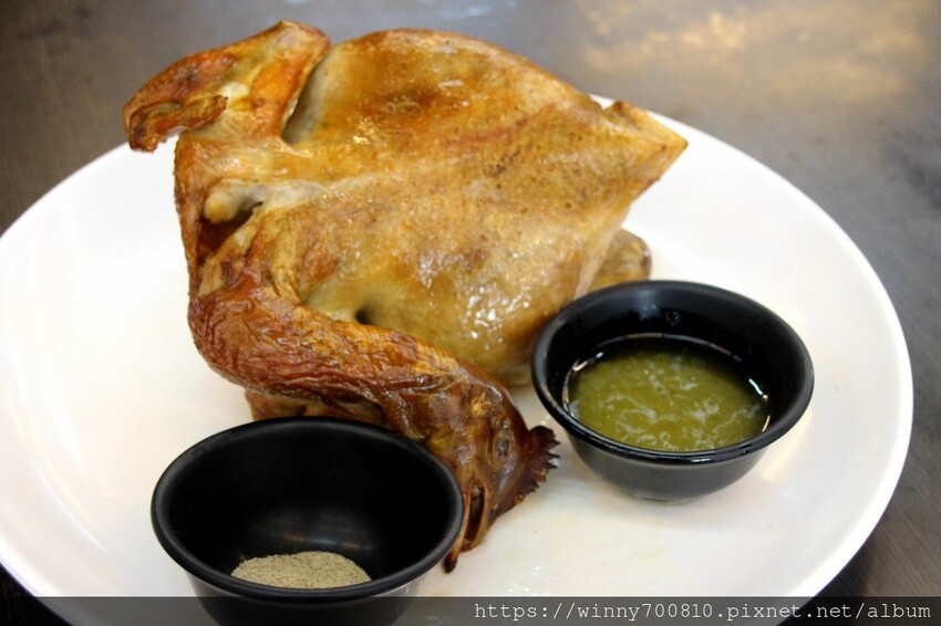 宜蘭縣五結鄉宜蘭/五結「百匯窯烤雞海鮮快炒餐廳」二連霸榮獲十大好食餐廳、評審米其林主廚江振誠、窯烤雞、五更腸旺！