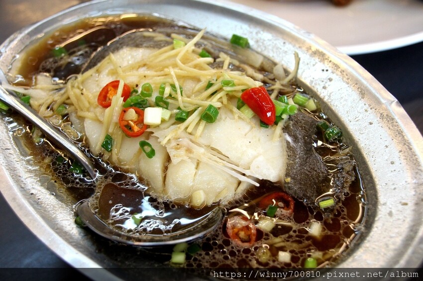 宜蘭縣五結鄉宜蘭/五結「百匯窯烤雞海鮮快炒餐廳」二連霸榮獲十大好食餐廳、評審米其林主廚江振誠、窯烤雞、五更腸旺！