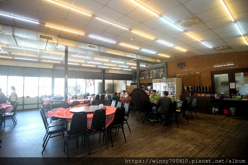 宜蘭縣五結鄉宜蘭/五結「百匯窯烤雞海鮮快炒餐廳」二連霸榮獲十大好食餐廳、評審米其林主廚江振誠、窯烤雞、五更腸旺！