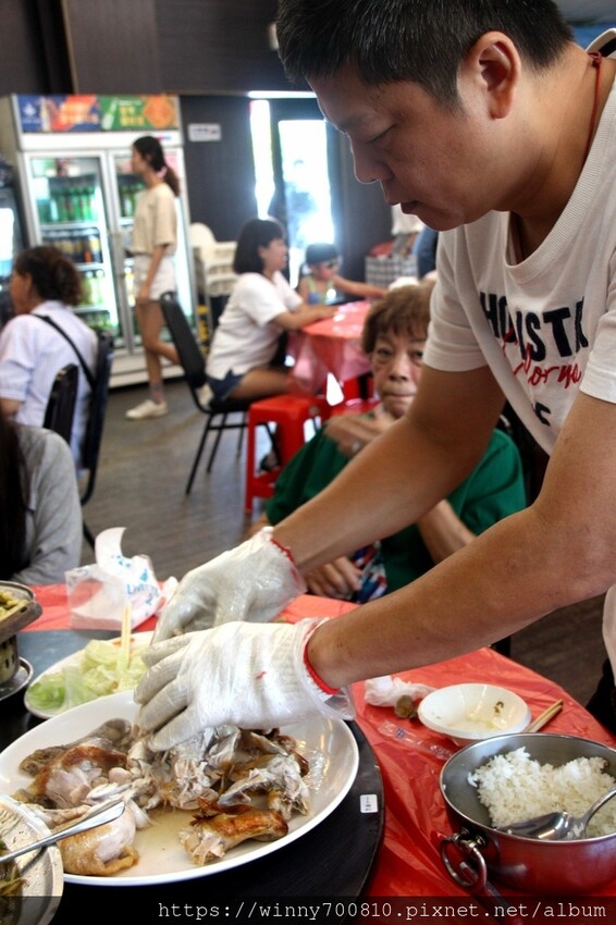 宜蘭縣五結鄉宜蘭/五結「百匯窯烤雞海鮮快炒餐廳」二連霸榮獲十大好食餐廳、評審米其林主廚江振誠、窯烤雞、五更腸旺！
